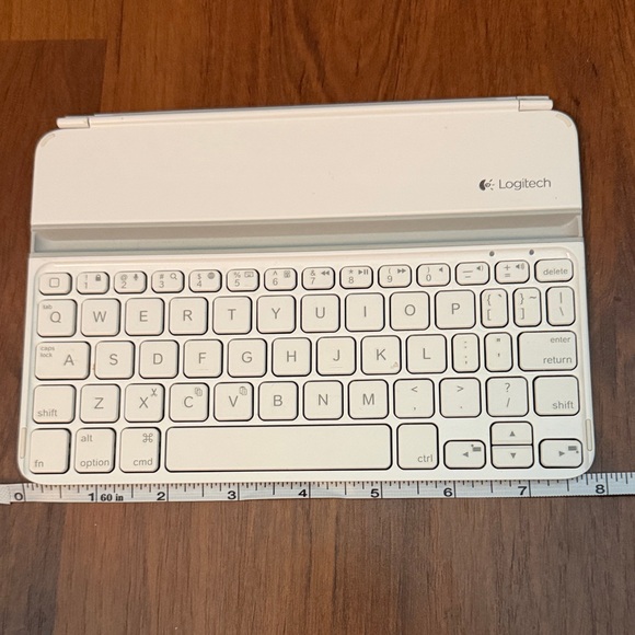 Logitech White Tablet Keyboard - Picture 4 of 4